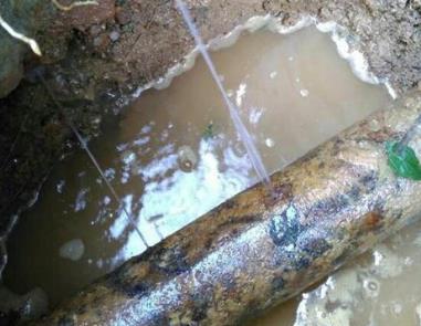 武进楼顶渗水维修公司分享下地暖漏水的原因及检测方法。